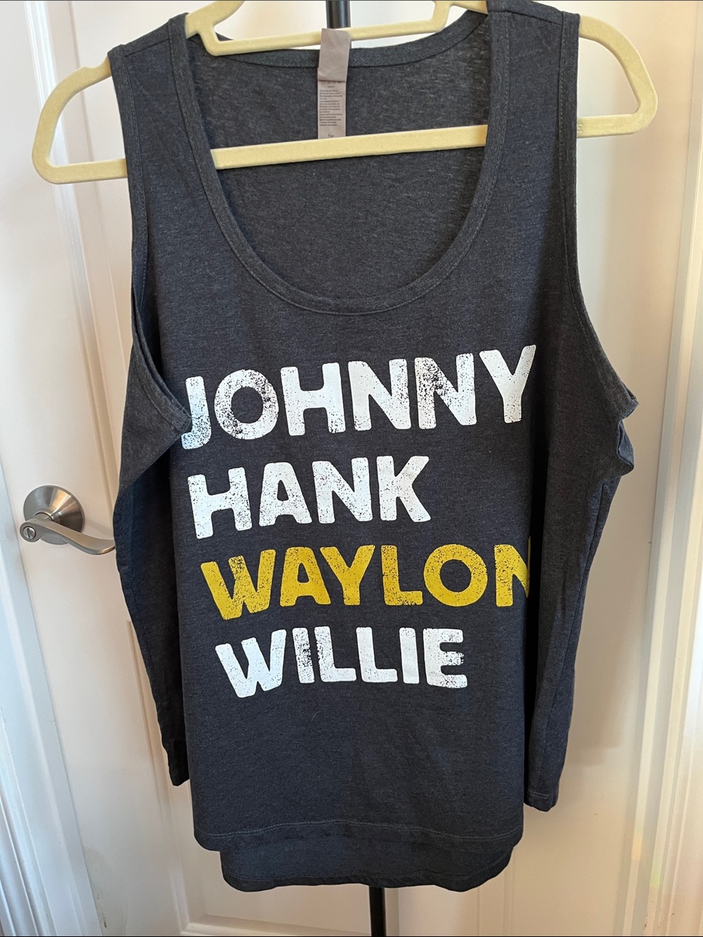 Graphic tank distressed "JOHNNY HANK WAYLON WILLIE" print in yellow/ white Plus1